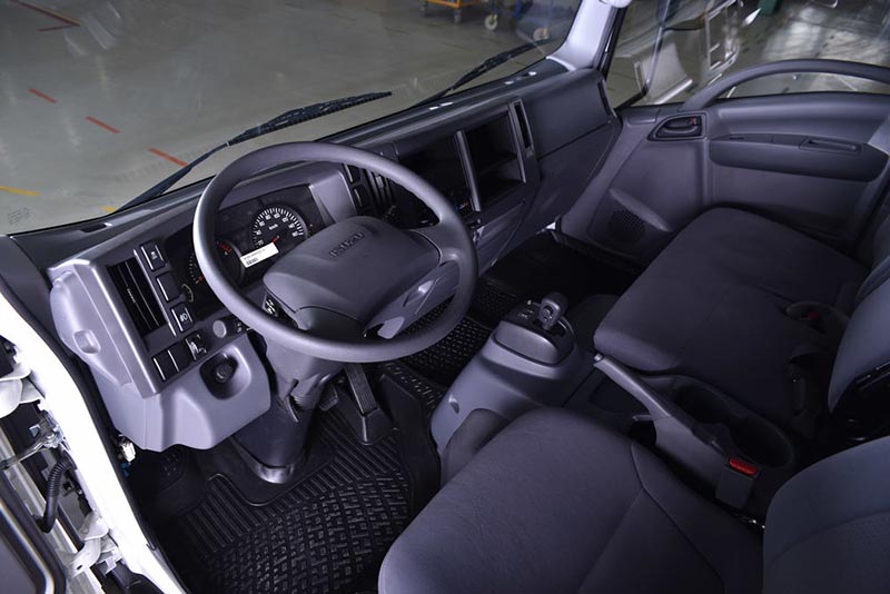 Isuzu elf салон